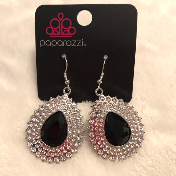 Paparazzi Exquisitely explosive black earrings